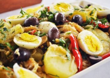 Bacalhau à Moda Portuguesa - Como Fazer Bacalhoada Simples com Batata