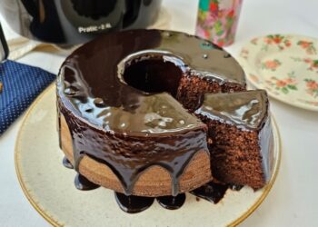 Bolo de Chocolate na Airfryer - Como Fazer Bolo de Chocolate Simples e Gostoso na Airfryer