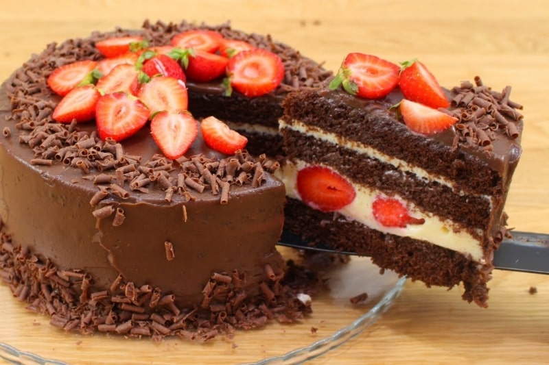 Bolo de chocolate com morango: como fazer o bolo sensação - Estadão