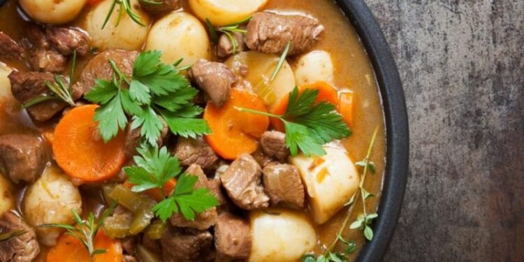 Como Fazer Sopa Simples de Carne e Gostosa