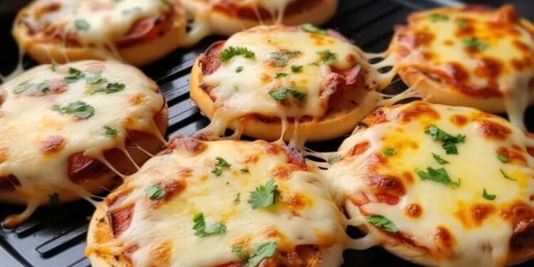 Mini Pizza na Airfryer Como Fazer Mini Pizza Caseira (Receita Simples e Gostosa)