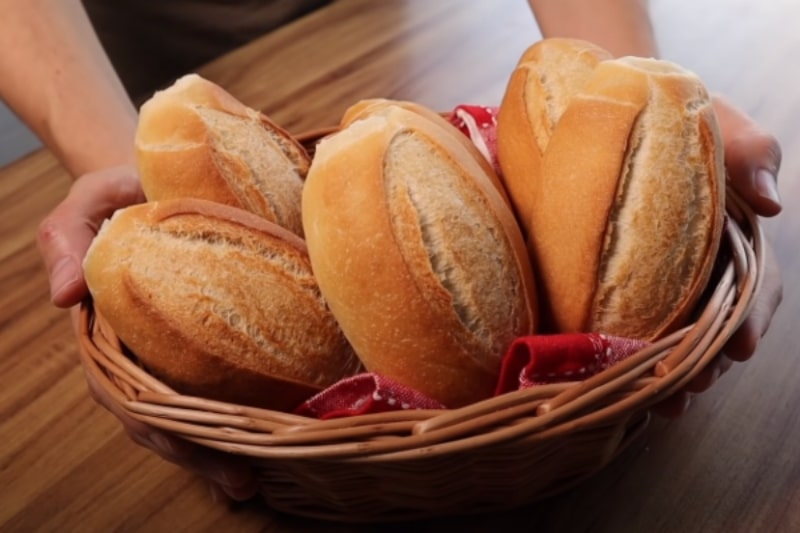 Receita de Pão Frances de Padaria em Casa