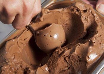 4 Passos Simples para Fazer Sorvete de Chocolate Caseiro (Cremoso e Gostoso)