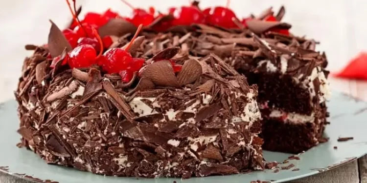 Bolo de Floresta Negra Natalino! Impossível Comer Apenas 1 Pedaço