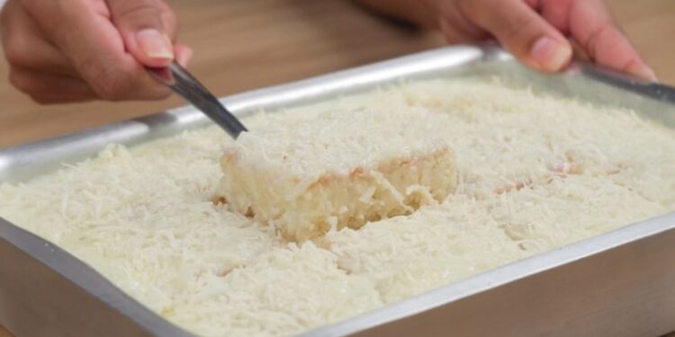 Como Fazer Bolo de Coco Geladinho e Gostoso (Rápido de Fácil de Fazer)