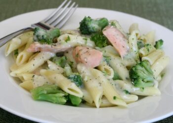 Como Fazer Penne ao Molho Alfredo com Frango e Brócolis