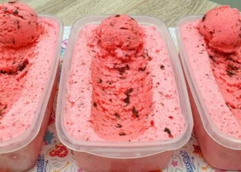 Como Fazer Sorvete de Morango Caseiro sem Açucar (Apenas 3 Ingredientes)