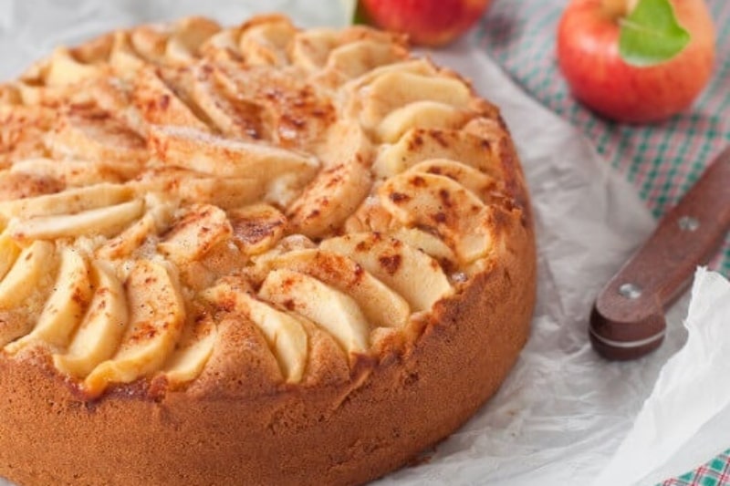 O Melhor Bolo de Maçã e Canela do Mundo (Fofinho, Úmido e Delicioso