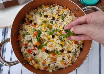 Receita de Arroz Natalino Colorido para Surpreender sua Família