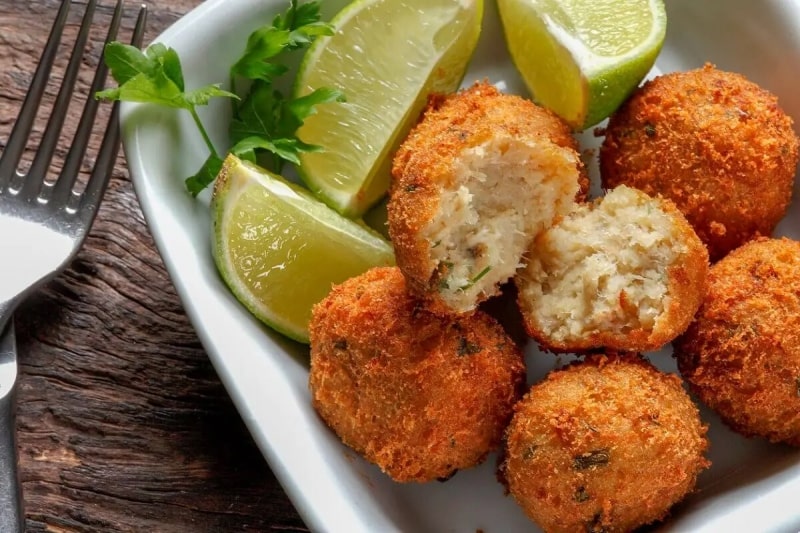 Receita de Bolinho de Bacalhau com Batata simples, Prático e Rápido