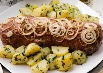 Receita de Rocambole de Carne Moída Simples e Gostoso