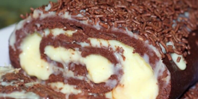 Rocambole de Chocolate Com Creme