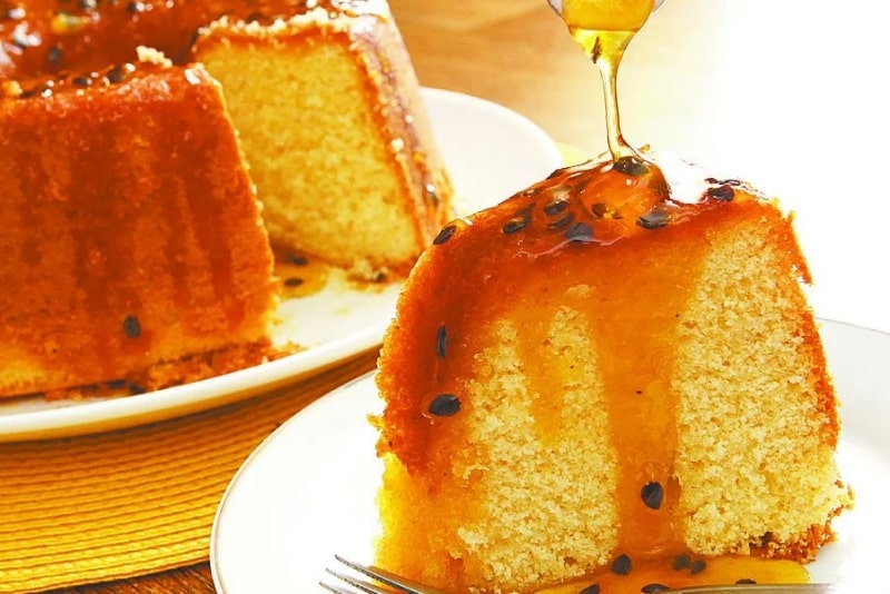 Bolo de Maracujá com Calda de Rum