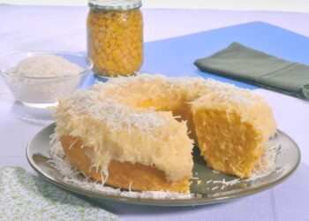 Bolo de Milho com Cobertura de Cocada
