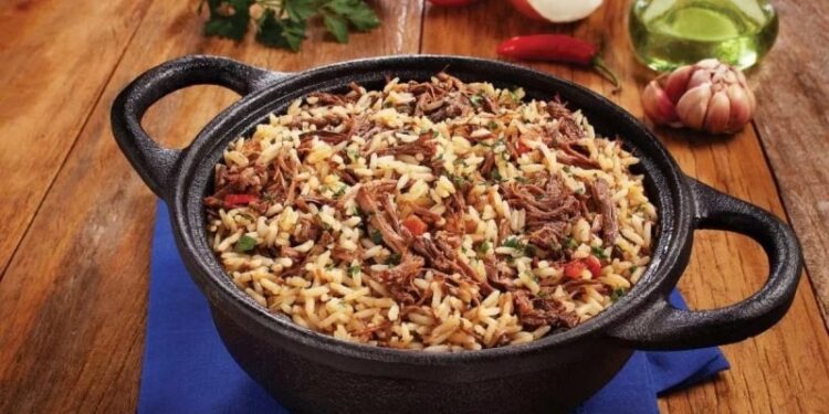 Como Fazer Arroz com Carne Desfiada