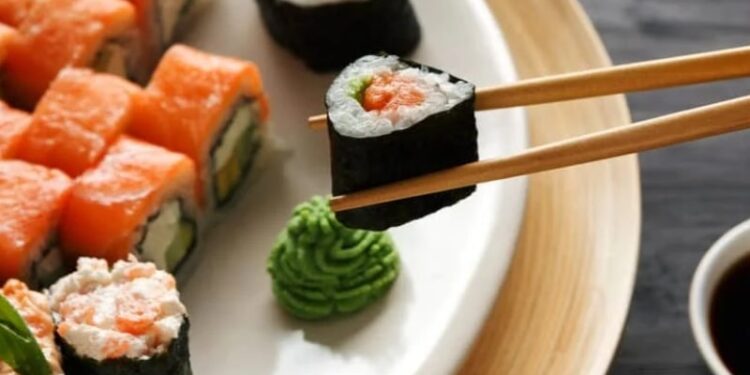 Como Fazer Sushi de Salmão