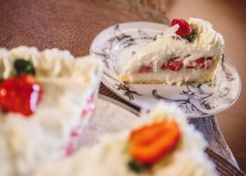 Como Fazer Torta de Morango com Creme Belga