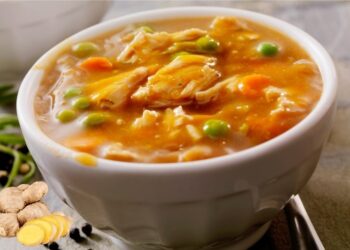 Sopa de Frango com Gengibre