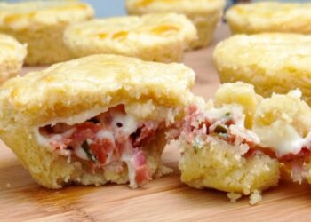 Empadinha de Calabresa com Requeijão