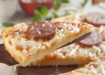 Pizza de Liquidificador de Calabresa