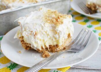 Receita de Torta de Abacaxi com Creme Belga