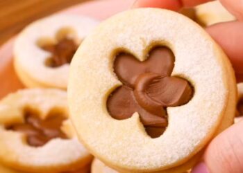 Biscoito Amanteigado Recheado com Creme de Avelã