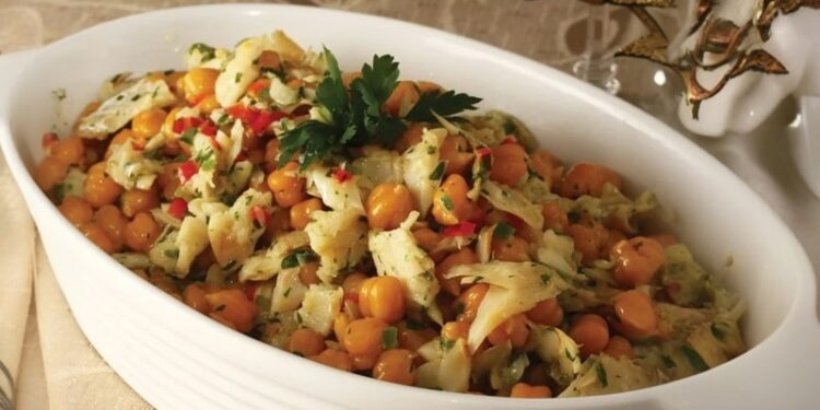 Como Fazer Salada de Grão de Bico com Bacalhau