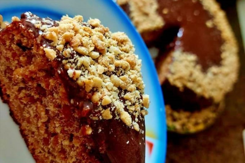 Bolo de Amendoim com cobertura de brigadeiro