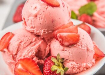 Receita de Sorvete de Morango Cremoso