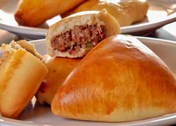 Como Fazer Esfiha de Carne Fechada