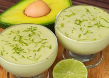 Mousse de Abacate e Limão Sobremesa Gelada Fácil e Deliciosa Sem Gelatina