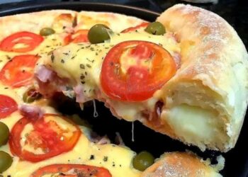 Receita de Pizza Caseira com Borda Recheada