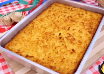 Receita de Bolo de Aipim Cremoso com Coco