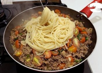Macarrão na Manteiga com Carne Moída