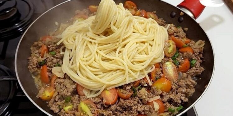 Macarrão na Manteiga com Carne Moída